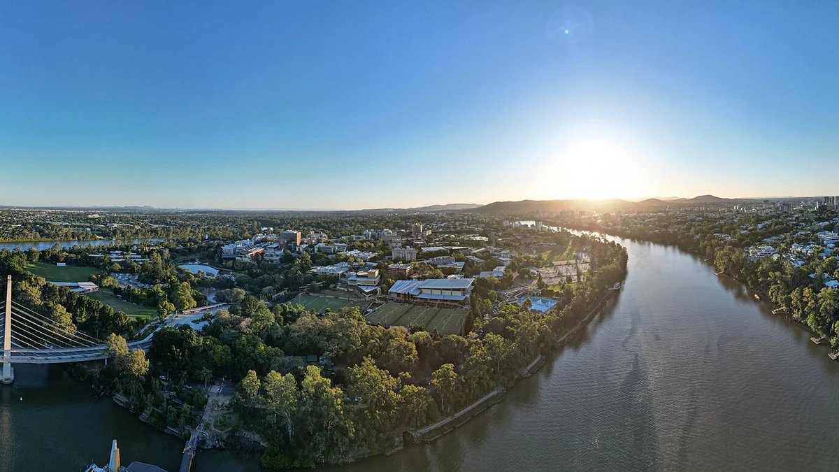 Sinh viên quốc tế tại Brisbane, nhóm thuê căn hộ trung tâm lớn