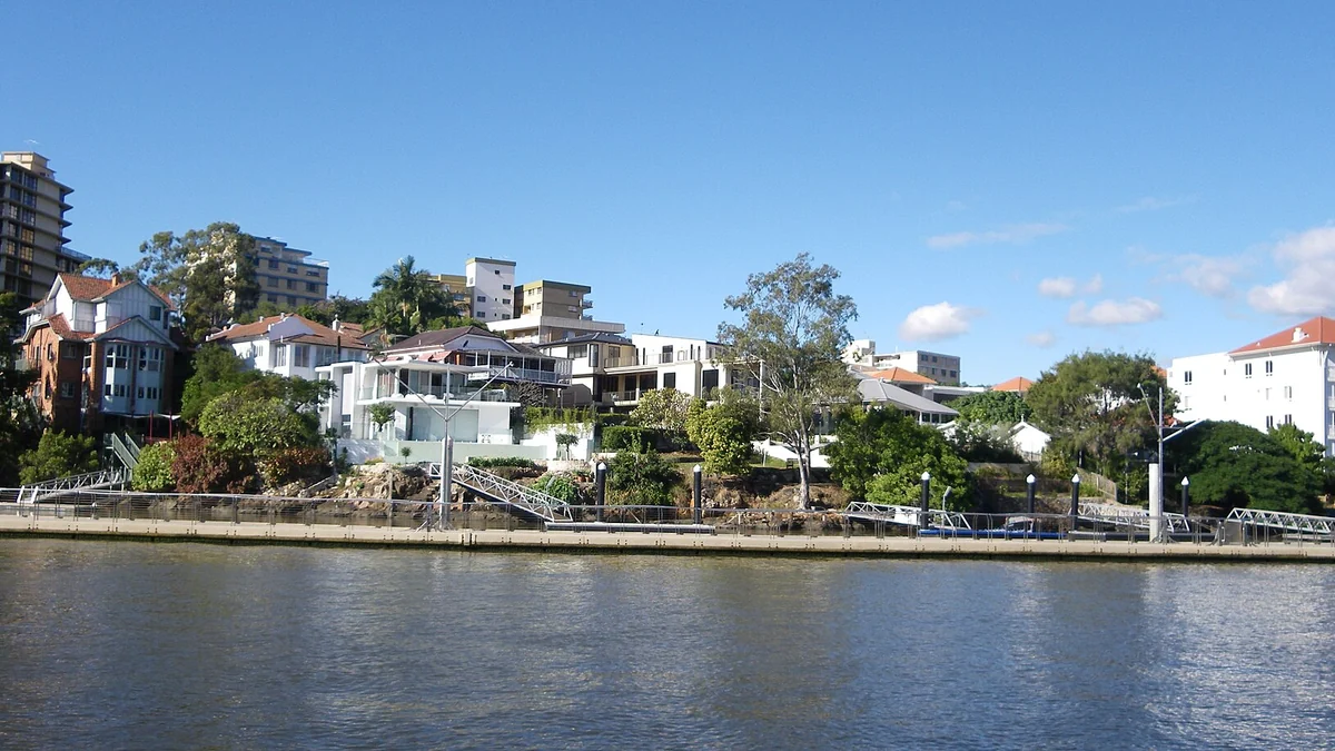 Tra cứu số liệu giá nhà trung bình ở Queensland — khu dân cư ven sông Brisbane